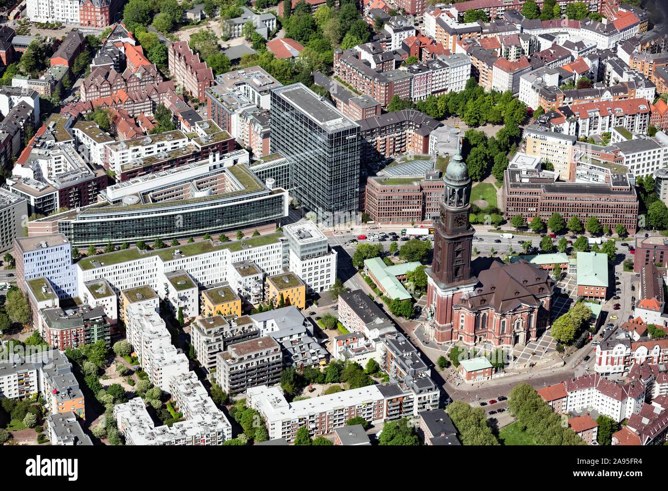 Vista aerea, protestanti chiesa principale di Sankt Michaelis, Hamburg Michel, Amburgo, Germania Foto Stock