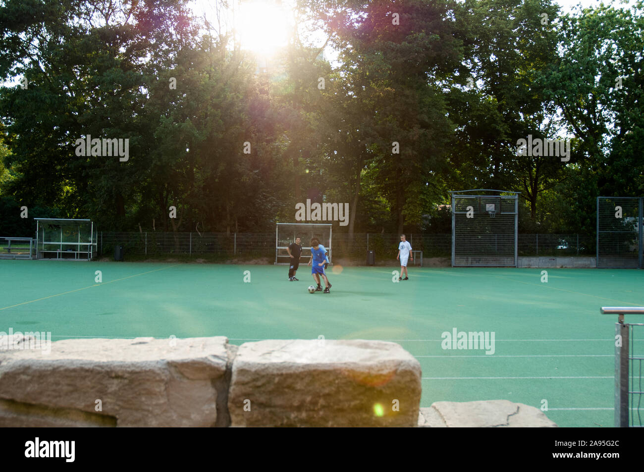 Fußballplatz Bollzplatz Foto Stock