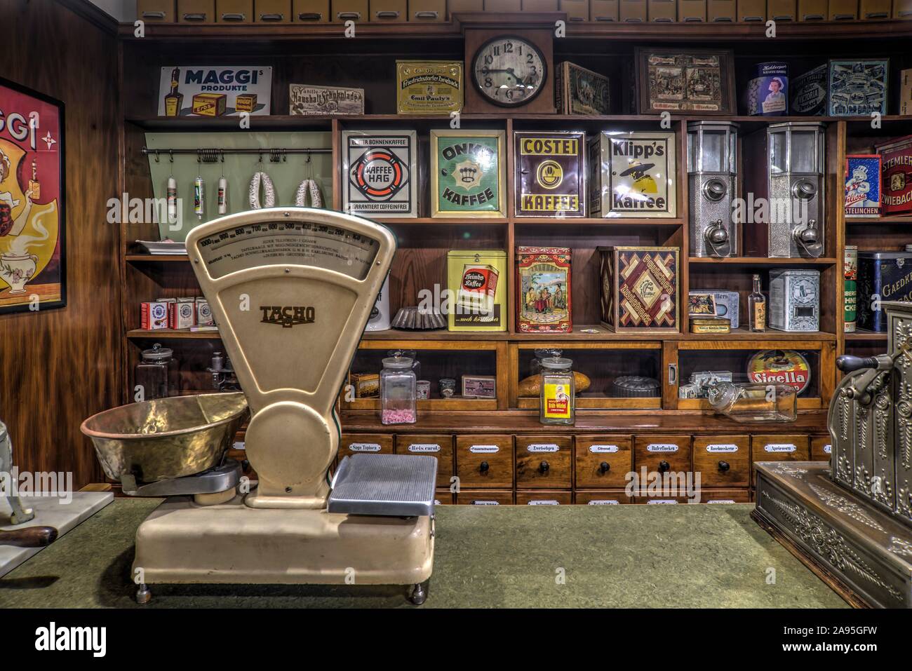 Piccolo angolo shop n degli anni cinquanta, Museo della cultura industriale, Norimberga, Media Franconia, Baviera, Germania Foto Stock