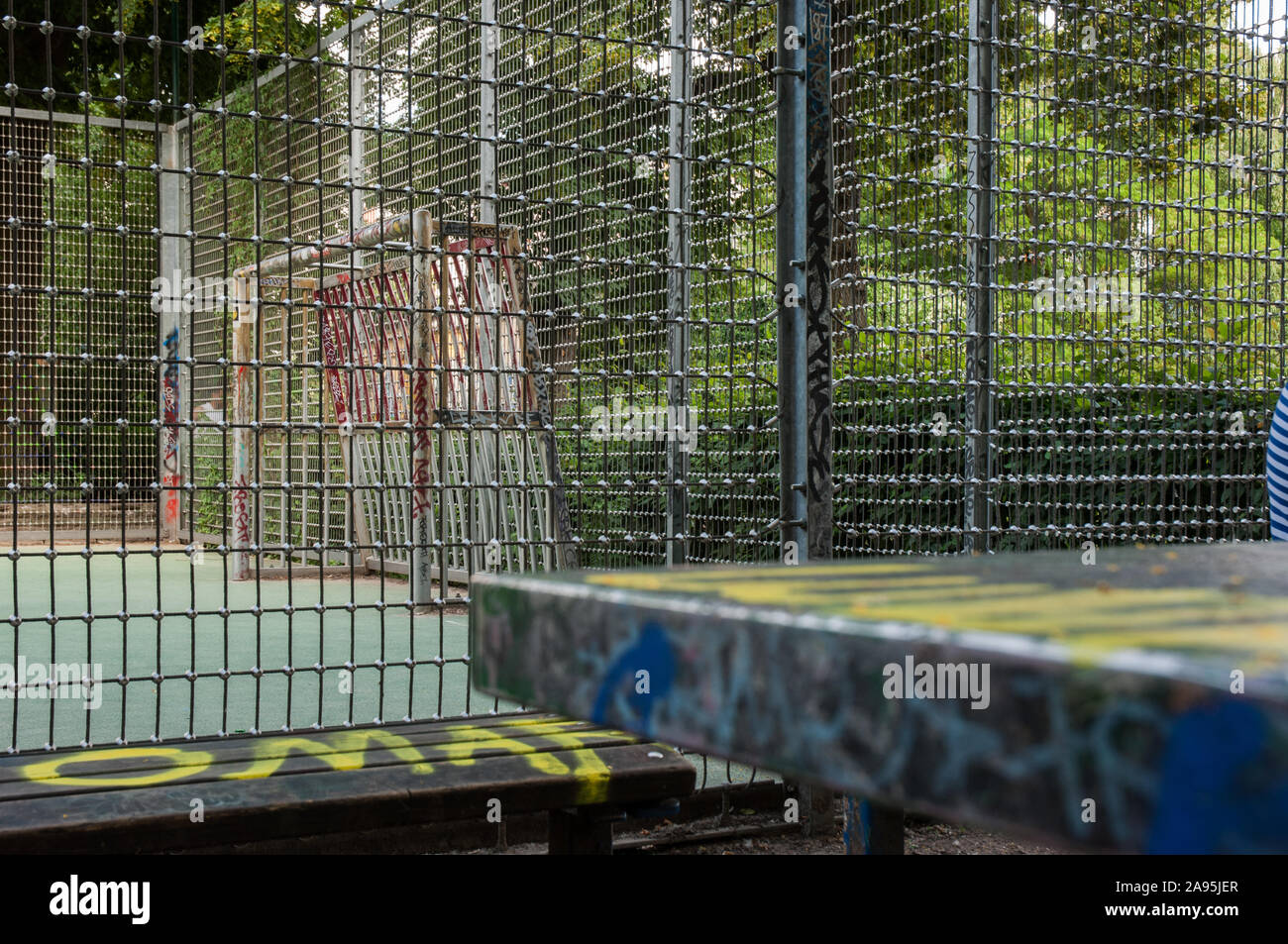 Fußballplatz Bollzplatz Foto Stock