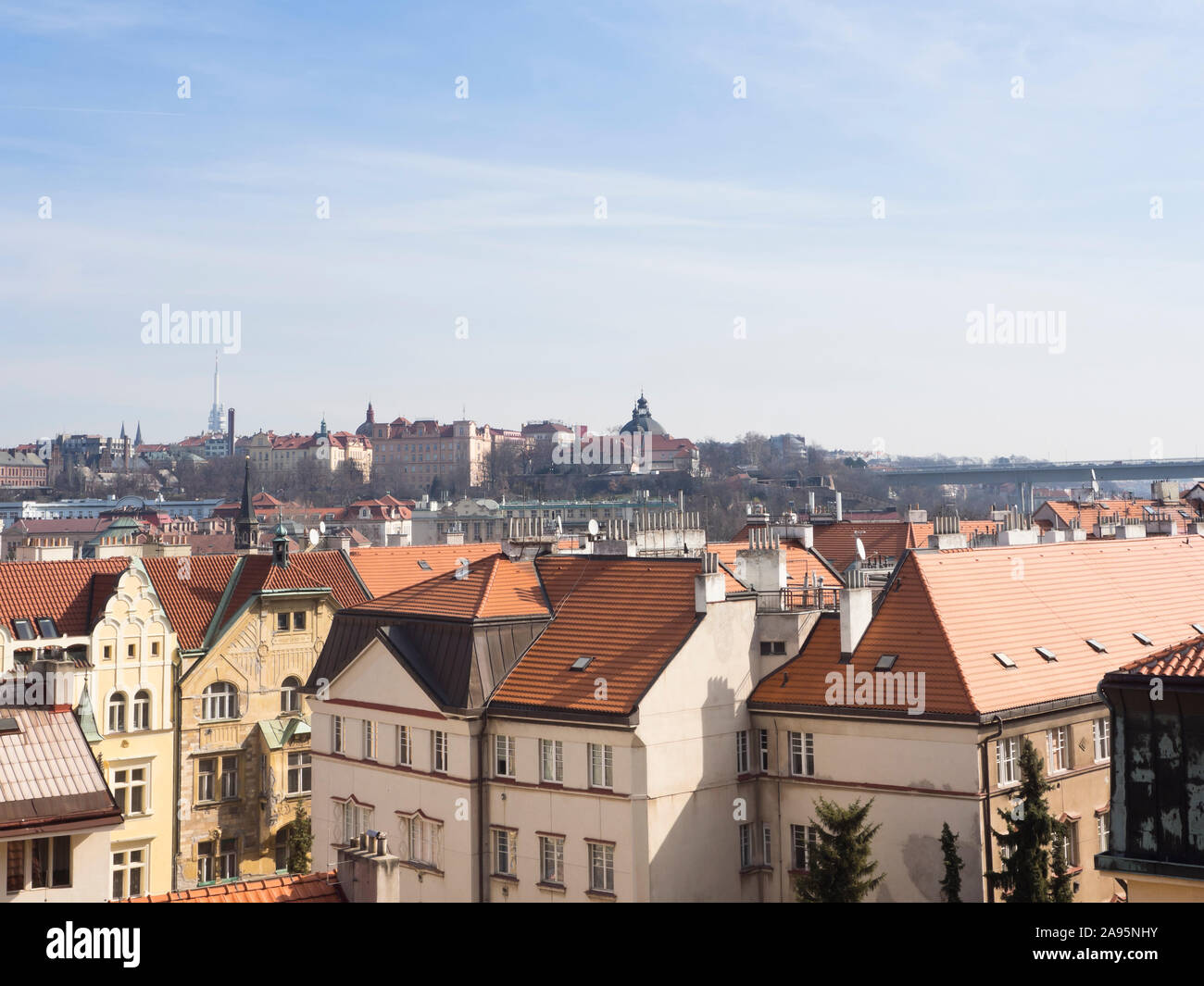 Vista panoramica della città di Praga da bastioni del Castello di Vyšehrad una fortezza storica di Praga Repubblica Ceca Foto Stock