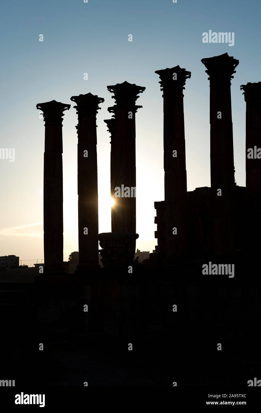 Tempio di Artemide al tramonto, Jerash, Giordania Foto Stock
