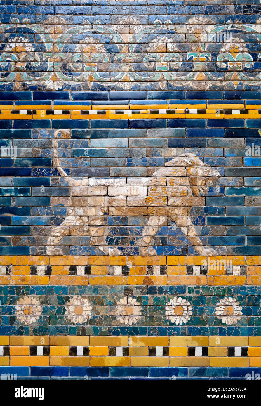 In mattonelle di ceramica da Lions Ishtar Gate, processionale modo, Pergamon Museum di Berlino, Germania Foto Stock