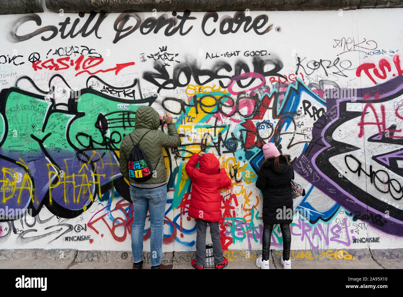 Muro di Berlino a East Side Gallery a Friedrichshain , Berlino, Germania Foto Stock