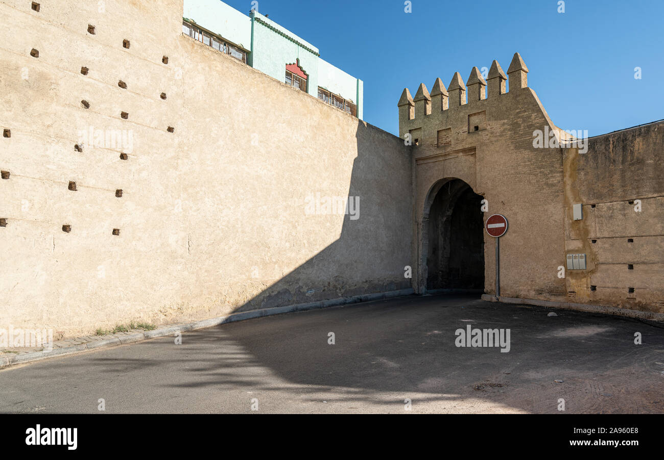 Fez, in Marocco. Il 9 novembre 2019. Una vista del Bab Lahdid city gate Foto Stock