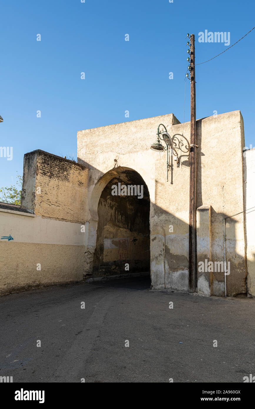 Fez, in Marocco. Il 9 novembre 2019. Una vista del Bab Lahdid city gate Foto Stock