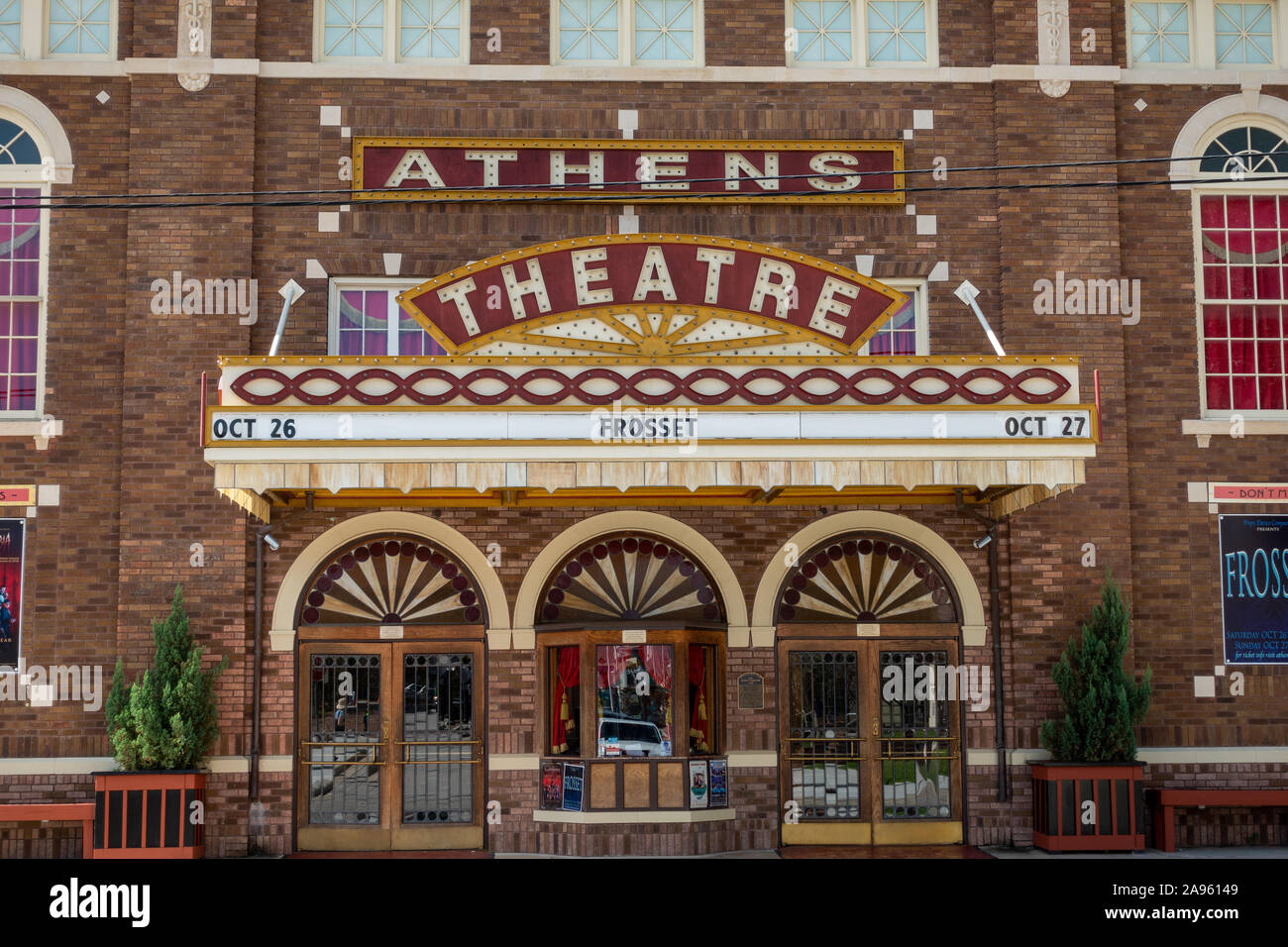 Lo storico Teatro Atene edificio risalente 1921L'architettura è di stile Italiano Rinascimentale nel centro storico di DeLand Florida USA Foto Stock