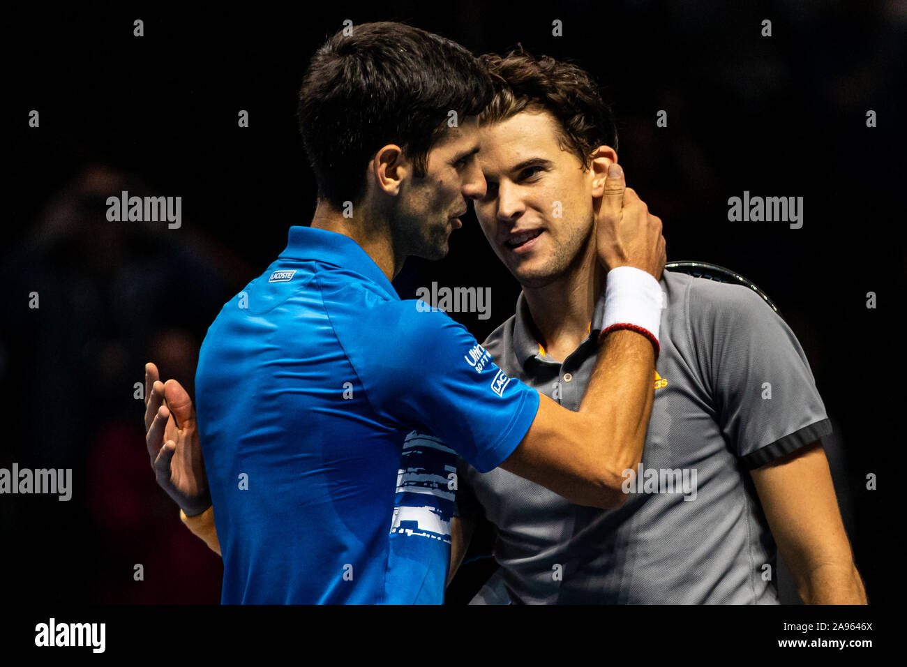 Novak Djokovic di Serbia e Dominic Thiem dell'Austria il giorno 4 della Nitto ATP World Tour Finals presso l'Arena O2 il 12 novembre 2019 a Londra, Inghilterra Foto Stock