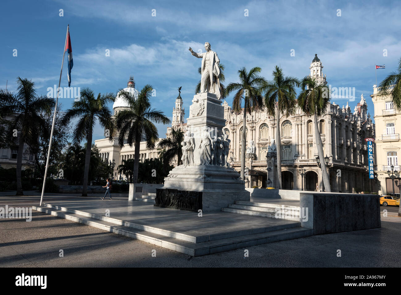 Una statua di José Julián Martí Pérez, eroe nazionale cubano (1853-1895) nel Parque Central, nel centro di l'Avana a Cuba. Era un nazionalista, poeta Foto Stock