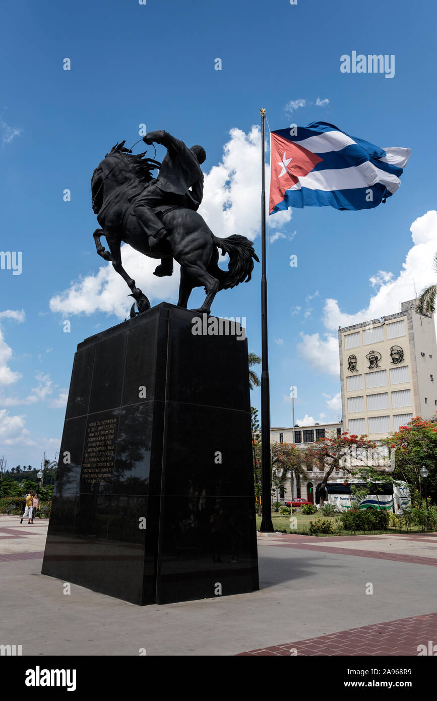 Il granito nero del monumento equestre di Jose Marti sul suo cavallo in Plaza 13 de marzo a l'Avana a Cuba. José Martí fu un poeta e giornalista. Ha trascorso Foto Stock