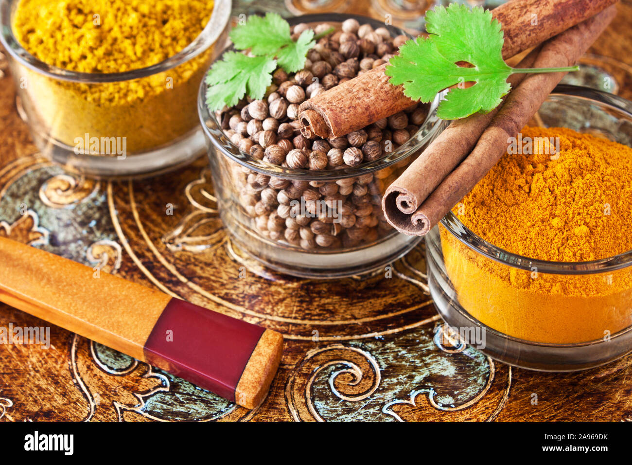 Spezie curcuma curry e coriandolo Foto Stock
