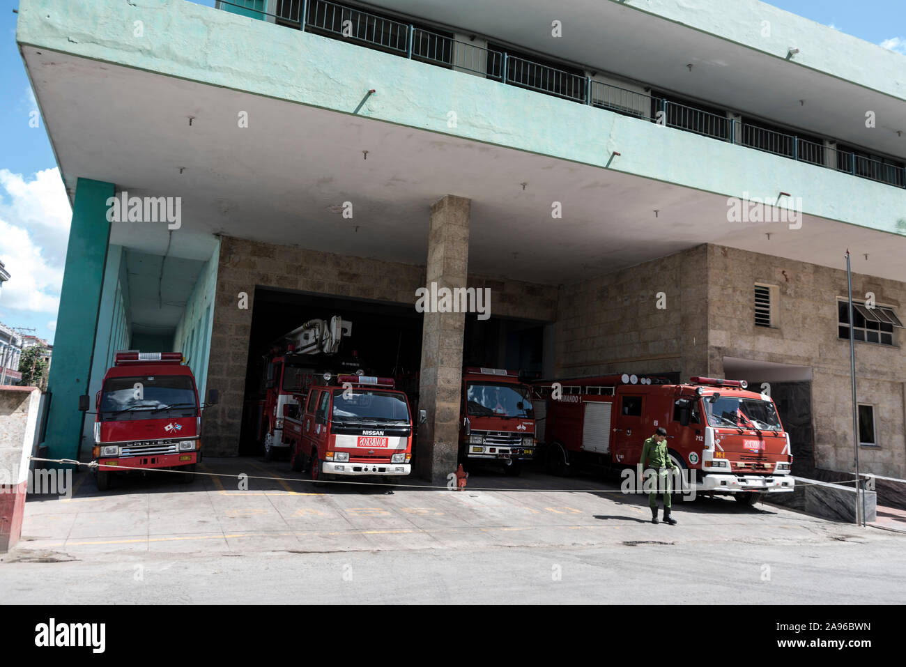 Cuerpo de Bomberos Republica de Cuba ( Vigili del Fuoco Repubblica di Cuba) è una delle principali stazioni dei vigili del fuoco a l'Avana, Cuba. La maggior parte degli incendi un apparecchio Foto Stock