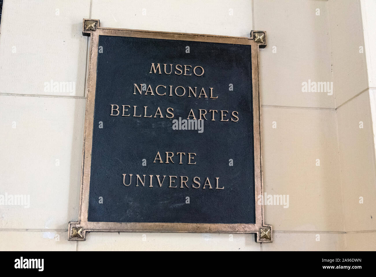 Museo Nacional Bellas Artes- Arte universale (Museo Nazionale di Arte Internazionale) nel Parque Central Havana in Cuba Foto Stock