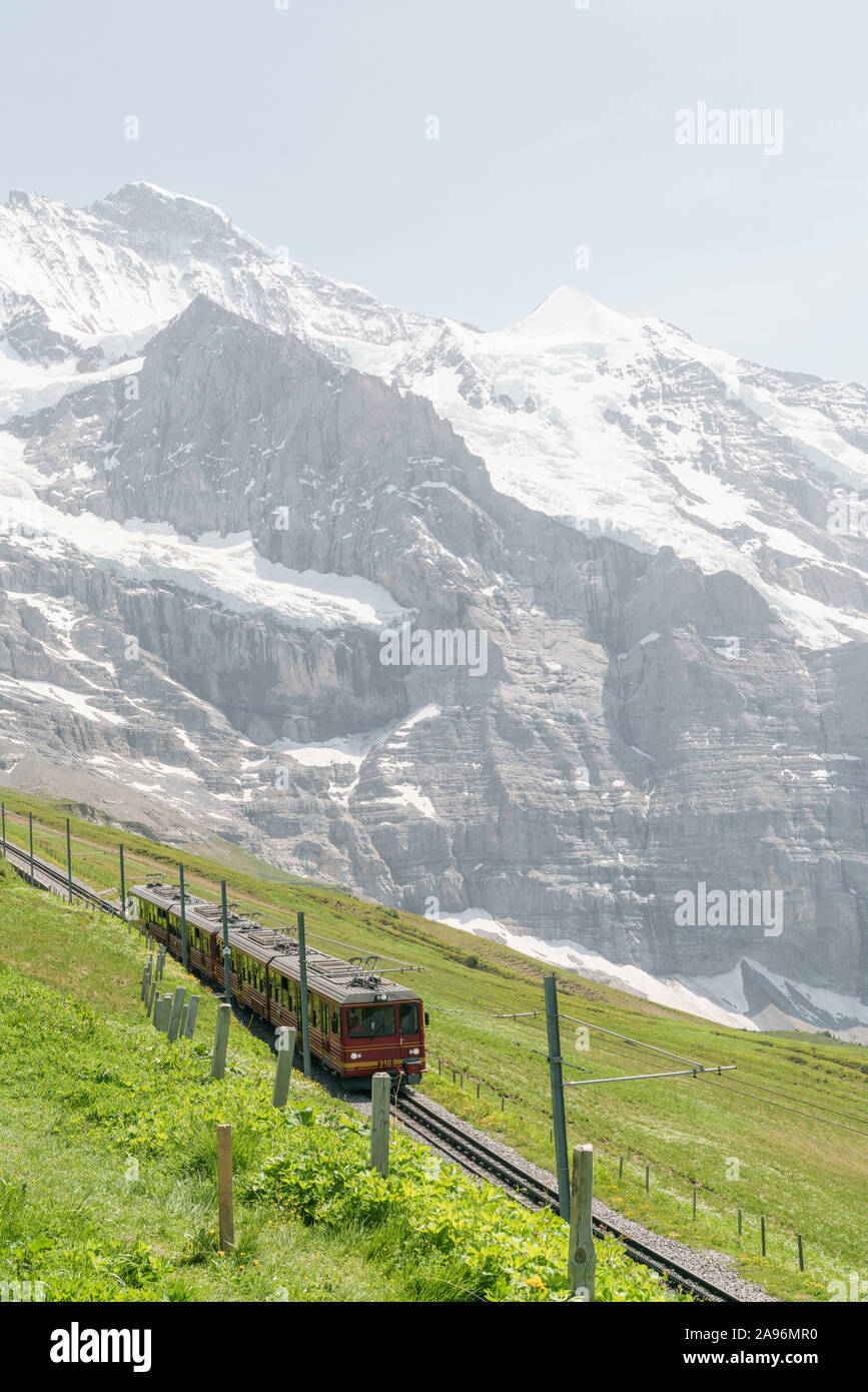 In treno fino a Jungfraujoch Foto Stock