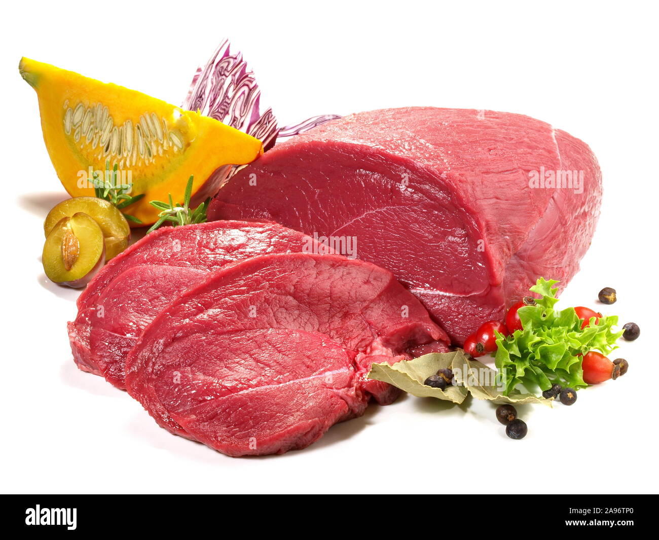 Deer Haunch - Carni di selvaggina su sfondo bianco Foto Stock Deer Haunch - Carni di selvaggina su sfondo bianco Foto Stock