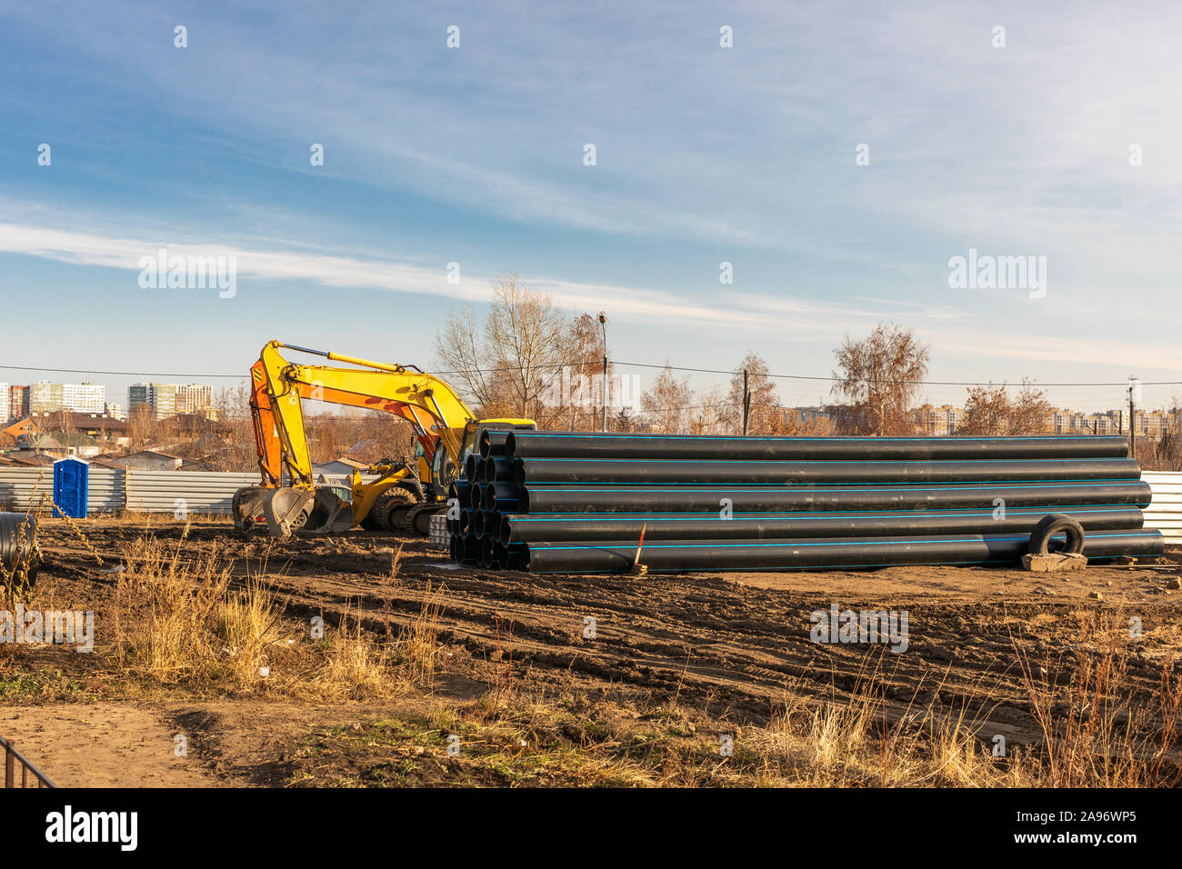 Una costruzione di liquami, fognature, gasdotti tempesta e sistemi industriali di collezionisti, miniere, pozzi e serbatoi. Foto Stock