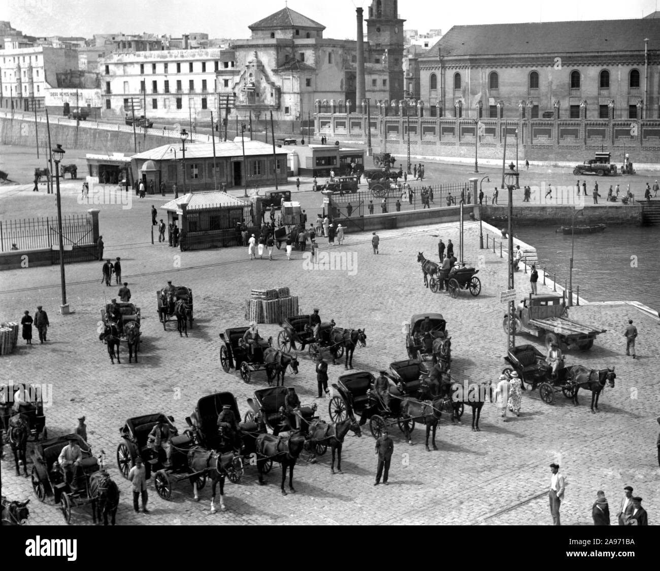 Cadiz Quay nella 1930s come presa dal fotografo della nave del viceré RMS dell'India Foto Stock