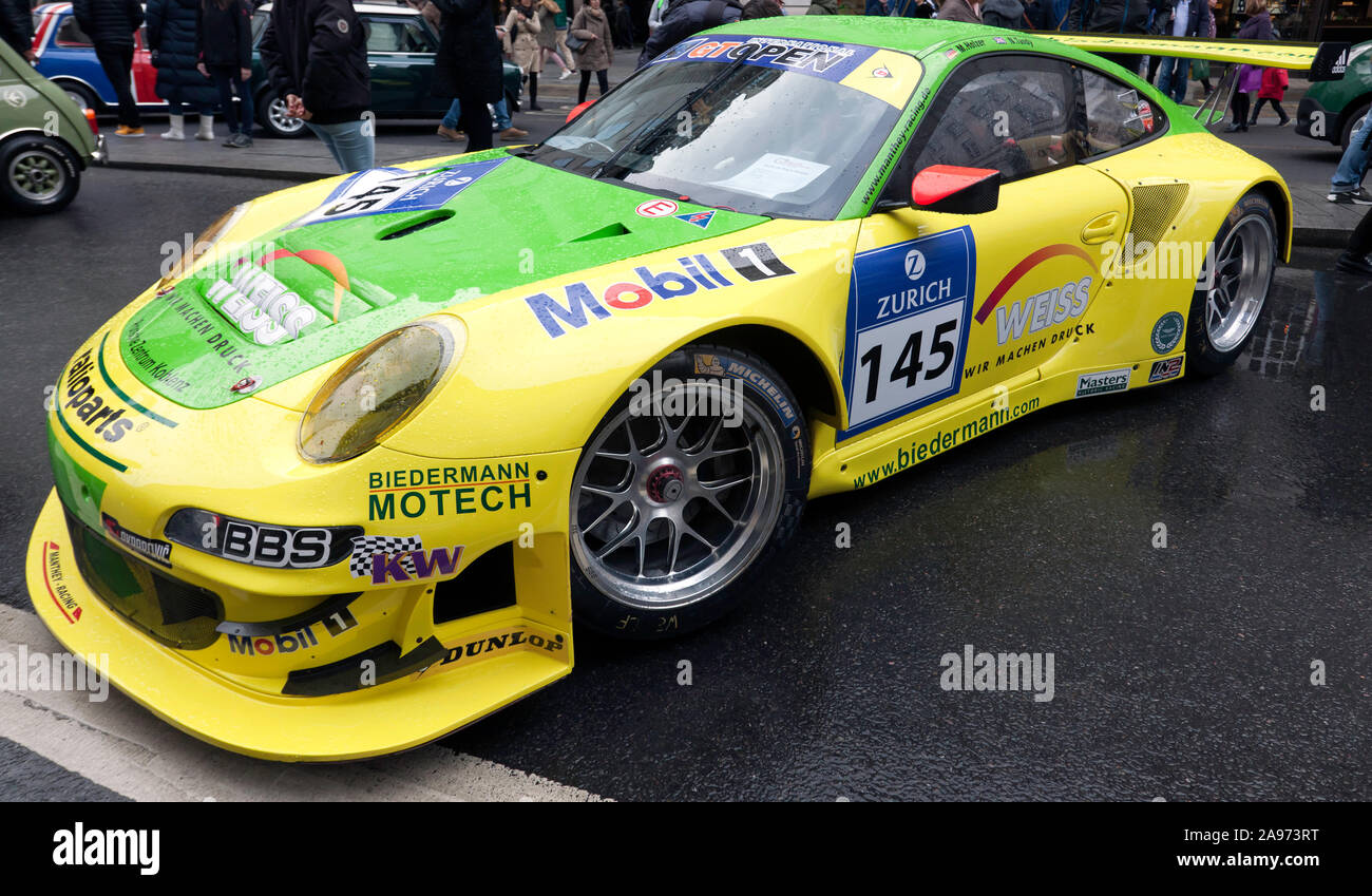 Un 2012, Porsche 997 GT3 RSR, vincitore del Norimberga 24hrs, pilotato da Nick Tandy e Wolf Henzer. Sul display a 2019 Regent Street Motor Show Foto Stock