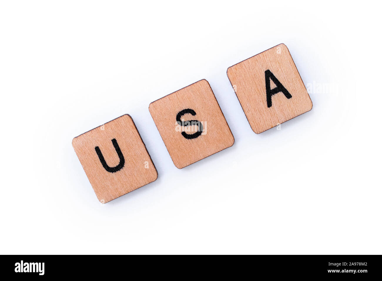 La sigla USA - comitato permanente per gli Stati Uniti d'America, farro con lettera in legno piastrelle su uno sfondo bianco. Foto Stock
