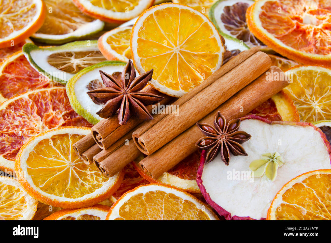 In inverno il profumo di arance e la cannella e i cookie Foto Stock