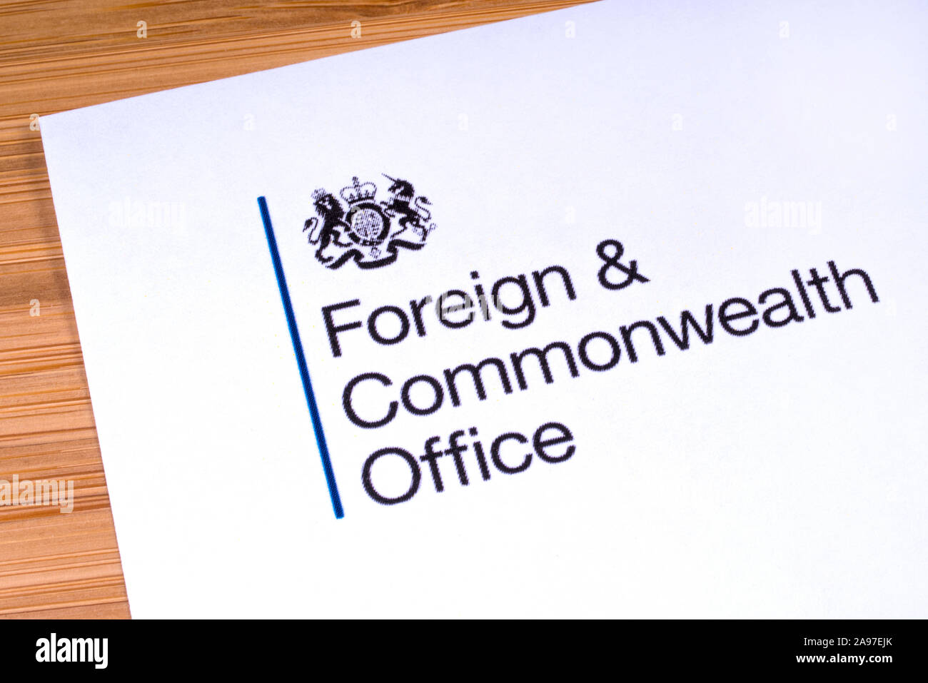 London, Regno Unito - 12 Marzo 2019: Close-up del logo per il Foreign and Commonwealth Office, raffigurato su un pezzo di carta o di foglio illustrativo. La FCO è una tecnologia DEPA Foto Stock
