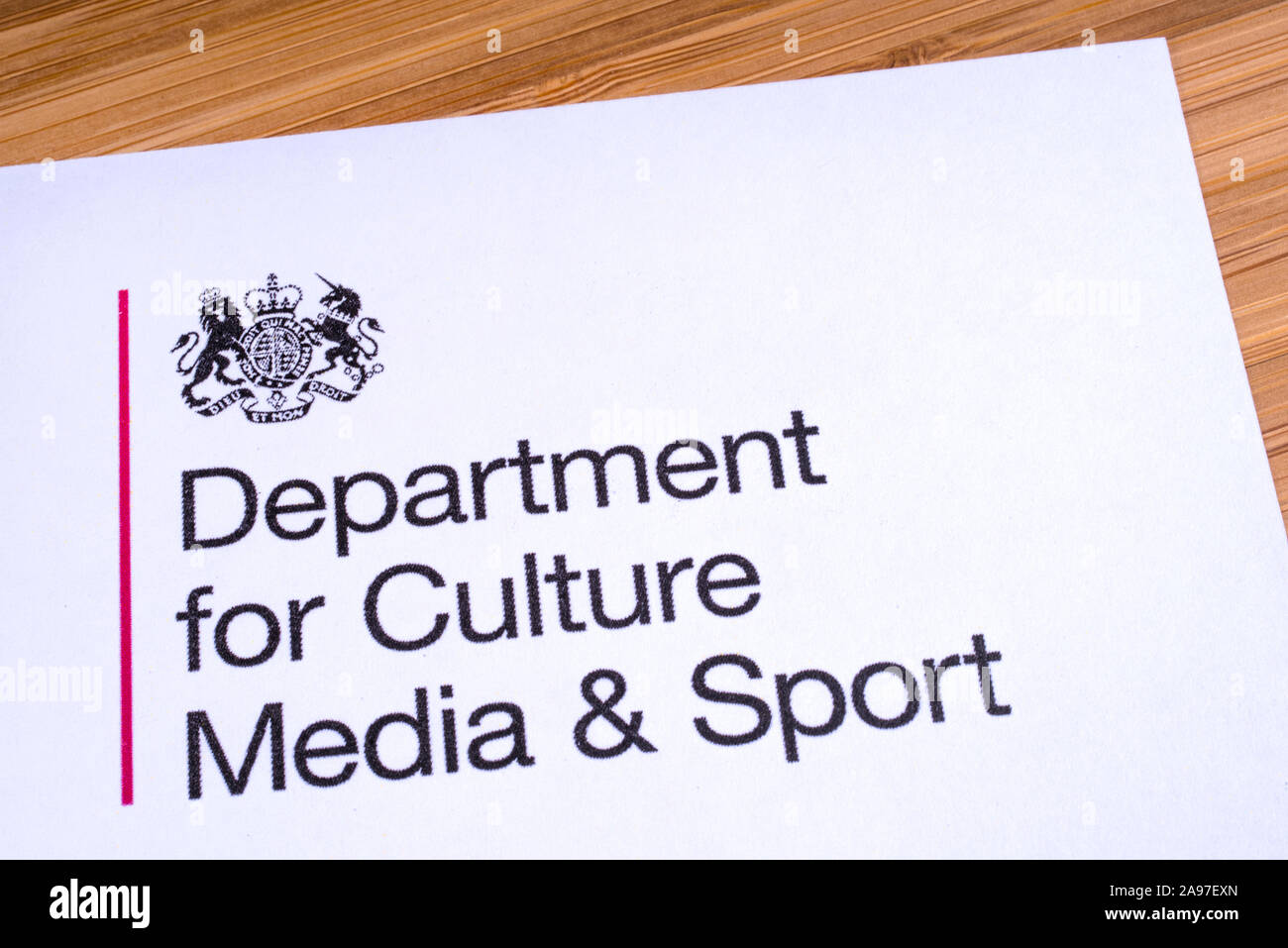 London, Regno Unito - 12 Marzo 2019: Close-up del logo per il dipartimento della cultura, dei mezzi di comunicazione e lo sport, raffigurato su un pezzo di carta o di foglio illustrativo. Il Depar Foto Stock