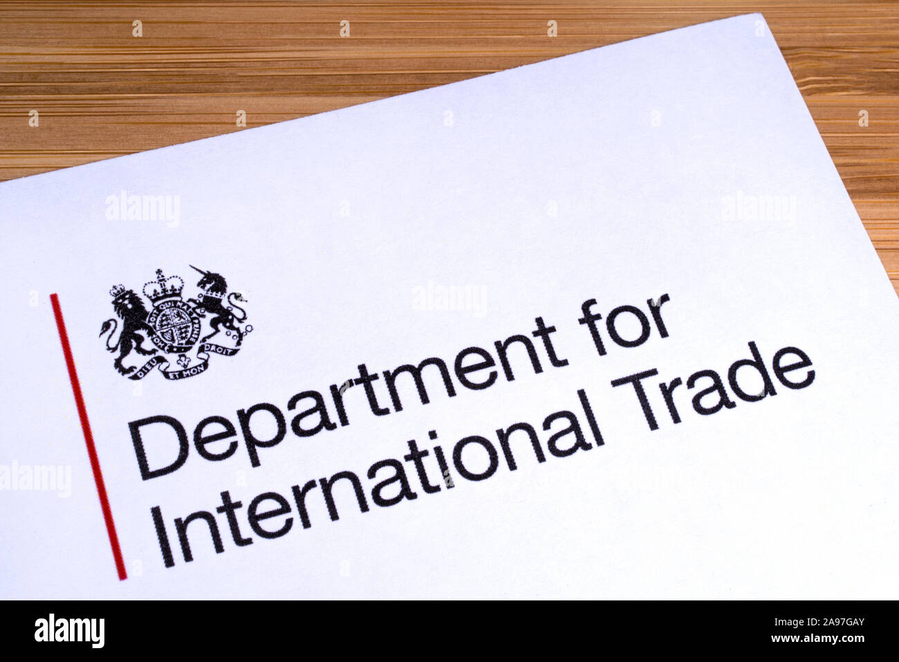 London, Regno Unito - 12 Marzo 2019: Close-up del logo del dipartimento per il commercio internazionale, raffigurato su un pezzo di carta o di foglio illustrativo. Il DIT è un de Foto Stock