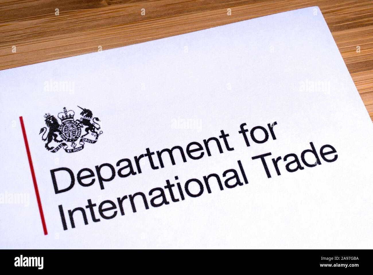 London, Regno Unito - 12 Marzo 2019: Close-up del logo del dipartimento per il commercio internazionale, raffigurato su un pezzo di carta o di foglio illustrativo. Il DIT è un de Foto Stock