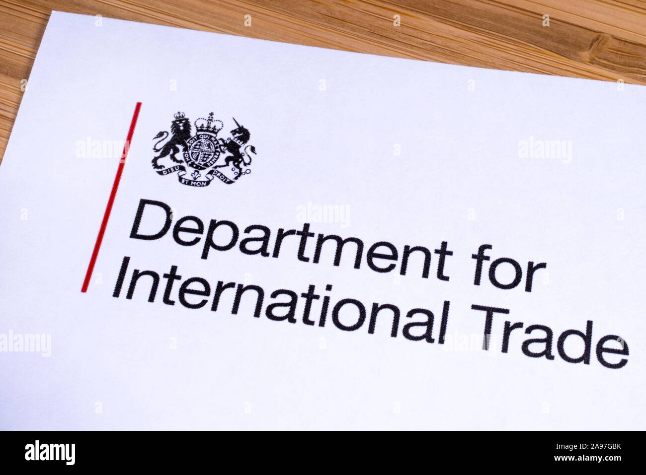 London, Regno Unito - 12 Marzo 2019: Close-up del logo del dipartimento per il commercio internazionale, raffigurato su un pezzo di carta o di foglio illustrativo. Il DIT è un de Foto Stock