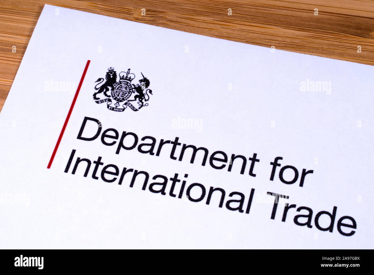 London, Regno Unito - 12 Marzo 2019: Close-up del logo del dipartimento per il commercio internazionale, raffigurato su un pezzo di carta o di foglio illustrativo. Il DIT è un de Foto Stock