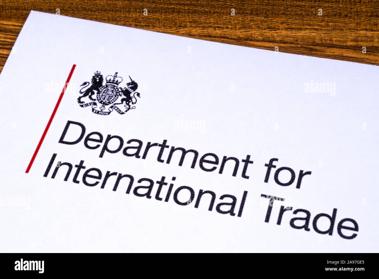 London, Regno Unito - 12 Marzo 2019: Close-up del logo del dipartimento per il commercio internazionale, raffigurato su un pezzo di carta o di foglio illustrativo. Il DIT è un de Foto Stock