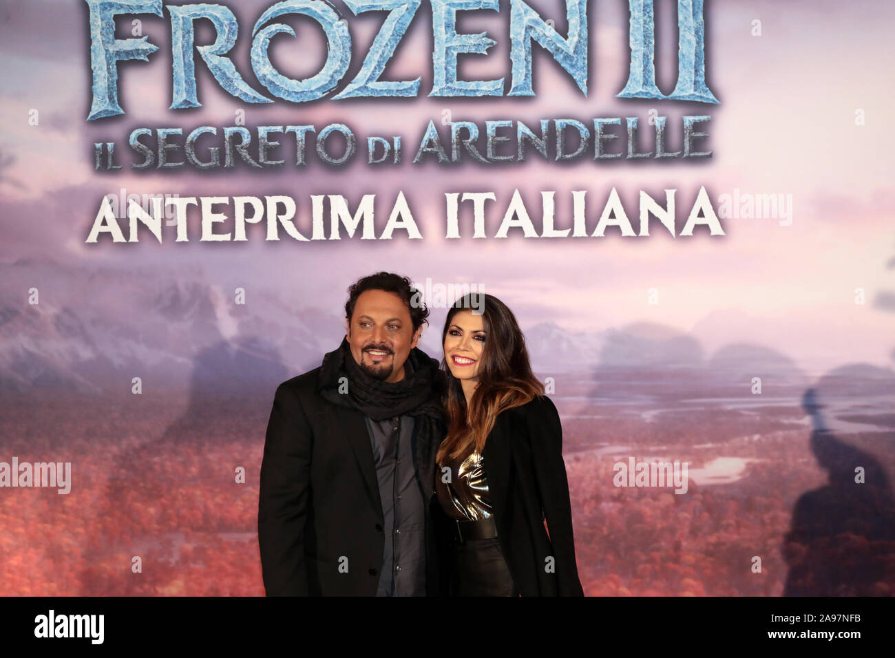 Roma, Italia - 12 Novembre 2019: Enrico Brignano (Olaf) con Flora Canto partecipare al red carpet presso l'anteprima del film "congelate 2 - Il segreto di Arendelle', presso lo Spazio Cinema Moderno. Foto Stock