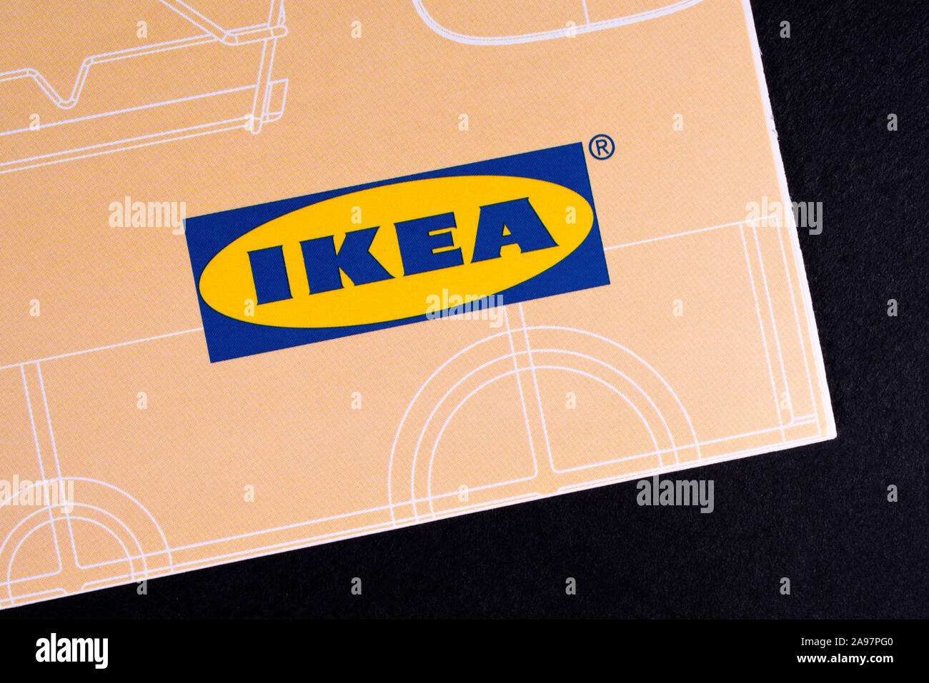 London, Regno Unito - 7 Marzo 2019: l'azienda IKEA logo, raffigurato su un catalogo. Foto Stock