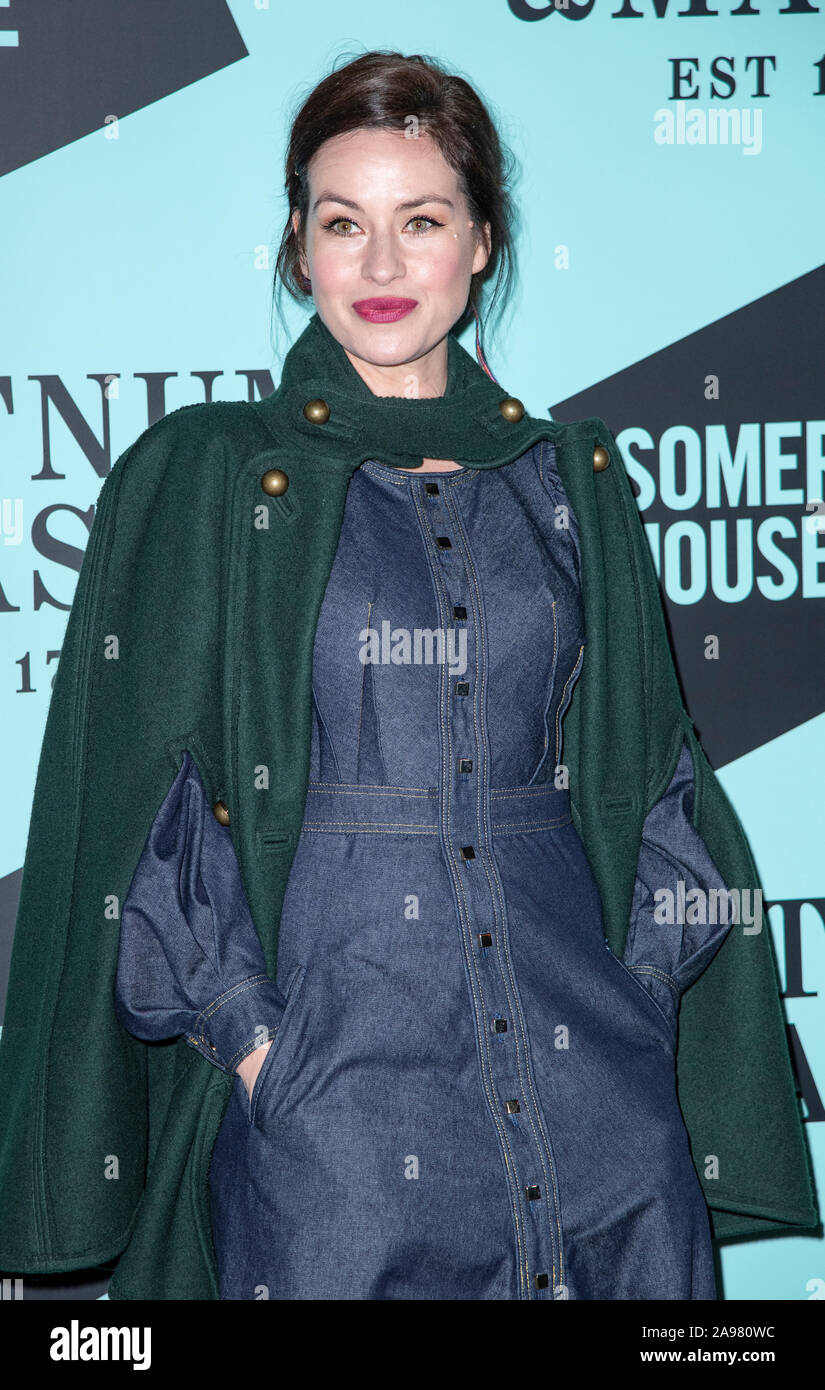 Londra, Inghilterra - NOV 12: Maimie McCoy assiste l'apertura delle parti di struttura di pattino a Somerset House nel novembre del 12,2019 a Londra in Inghilterra Foto Stock