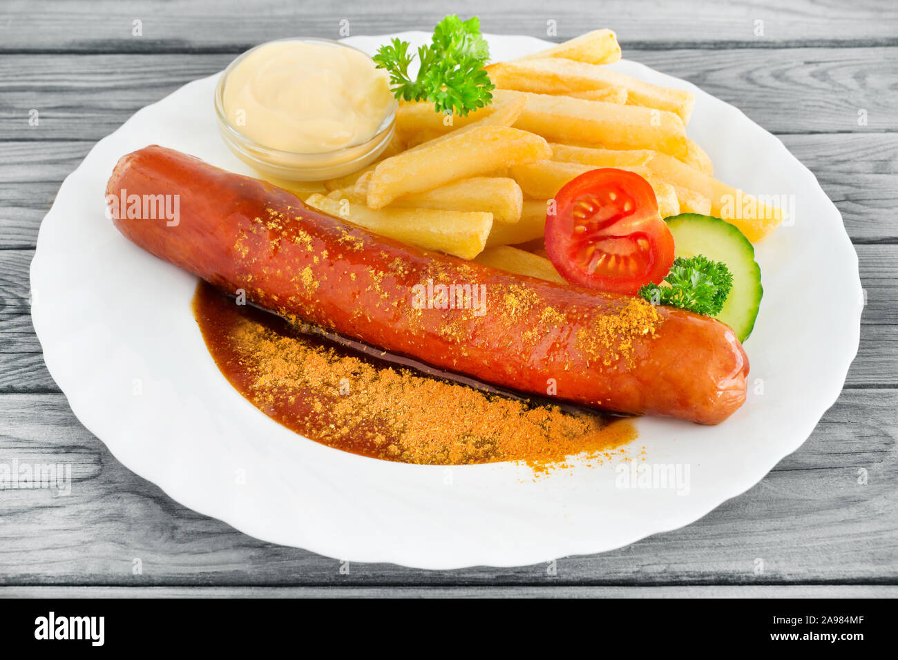 Tedesco salsiccia al curry e patatine fritte Foto Stock