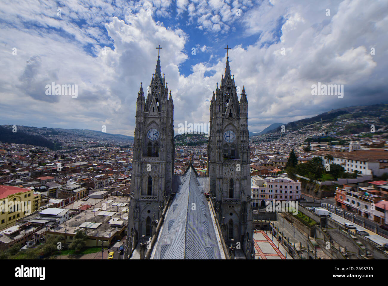 Clock Tower sulla Basilica del Voto Nazionale (Basílica del voto Nacional), Quito Ecuador Foto Stock