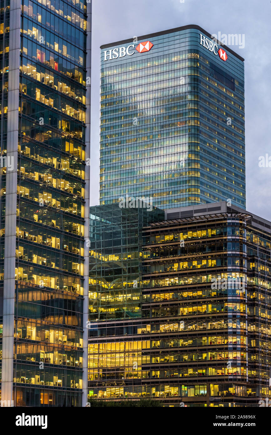 Torre HSBC Canary Wharf - la HSBC tower con altri servizi finanziari degli edifici nella zona londinese di Canary Wharf. L'architetto Norman Foster 2003. Foto Stock