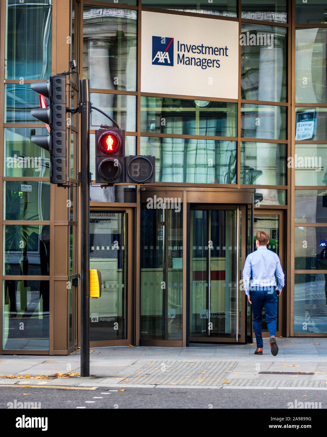 AXA Investment Managers sedi a Londra su Newgate Street nel quartiere finanziario della City of London, Londra, Regno Unito Foto Stock