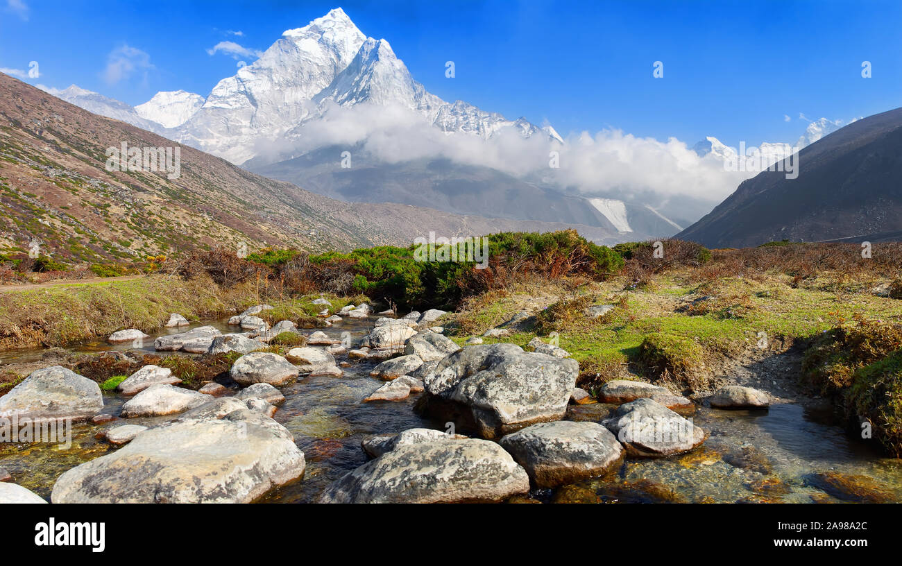 Il paesaggio alpino in Himalaya, Nepal. Foto Stock