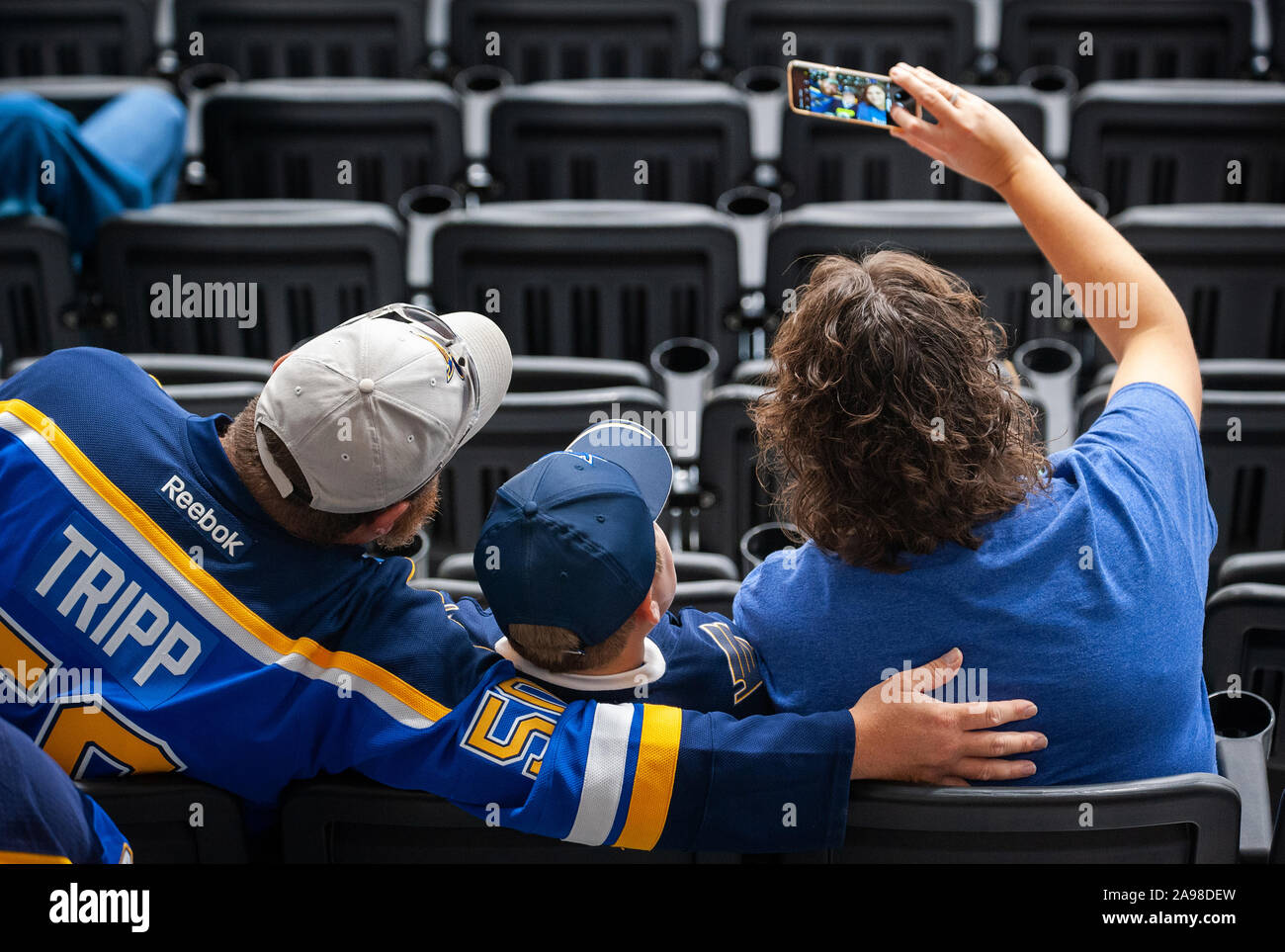 La Stanley Cup-winning St. Louis Blues ha accolto i fan di hockey a una pratica presso il loro centro di addestramento in Maryland Heights Sabato, Sett. 14, 2019. Foto Stock