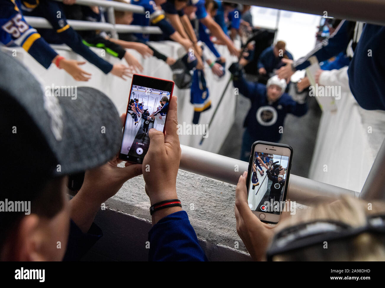 La Stanley Cup-winning St. Louis Blues ha accolto i fan di hockey a una pratica presso il loro centro di addestramento in Maryland Heights Sabato, Sett. 14, 2019. Foto Stock