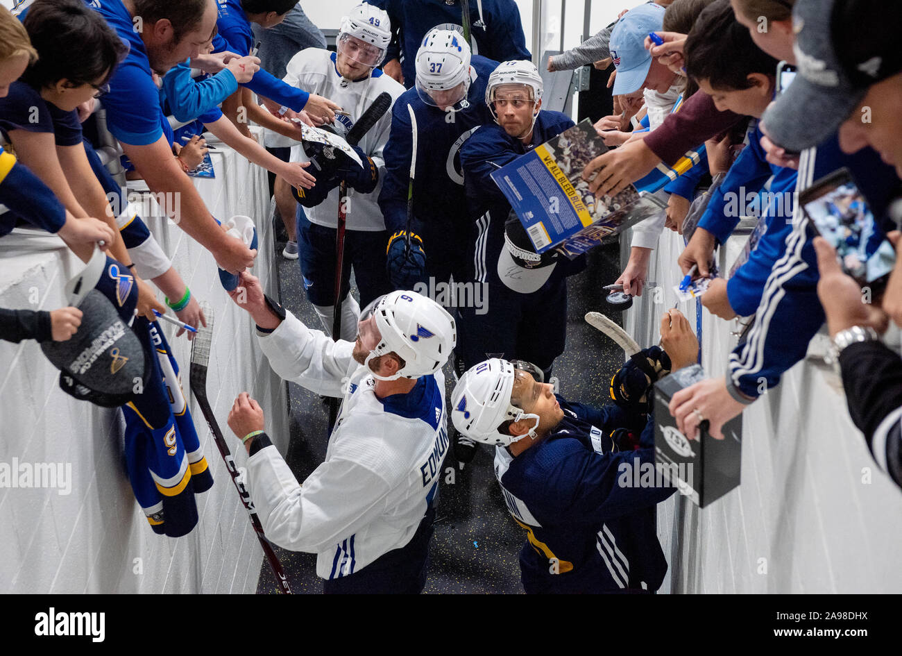 La Stanley Cup-winning St. Louis Blues ha accolto i fan di hockey a una pratica presso il loro centro di addestramento in Maryland Heights Sabato, Sett. 14, 2019. Foto Stock