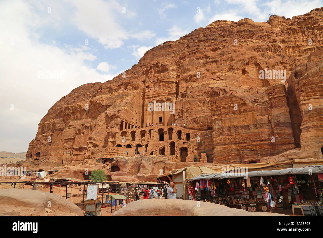 Urna tomba (Qabr Al Jarrah), tombe reali, il punto di vista del Tesoro Trail, Petra Wadi Musa, Ma'an Governatorato, Giordania, Medio Oriente Foto Stock