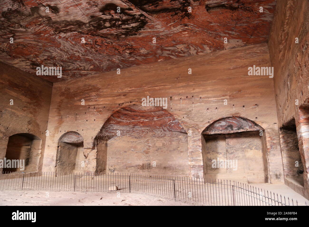 Urna tomba (Qabr Al Jarrah), tombe reali, il punto di vista del Tesoro Trail, Petra Wadi Musa, Ma'an Governatorato, Giordania, Medio Oriente Foto Stock