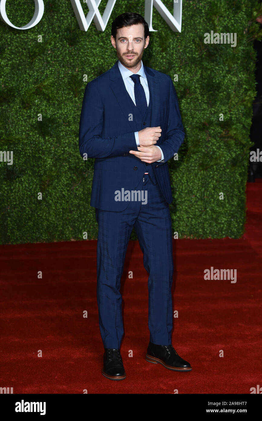 Londra, Regno Unito. 13 novembre 2019: Harry Treadaway arrivando per 'corona' serie 3 premiere al Curzon Mayfair, Londra. Immagine: Steve Vas/Featureflash Credito: Paul Smith/Alamy Live News Foto Stock