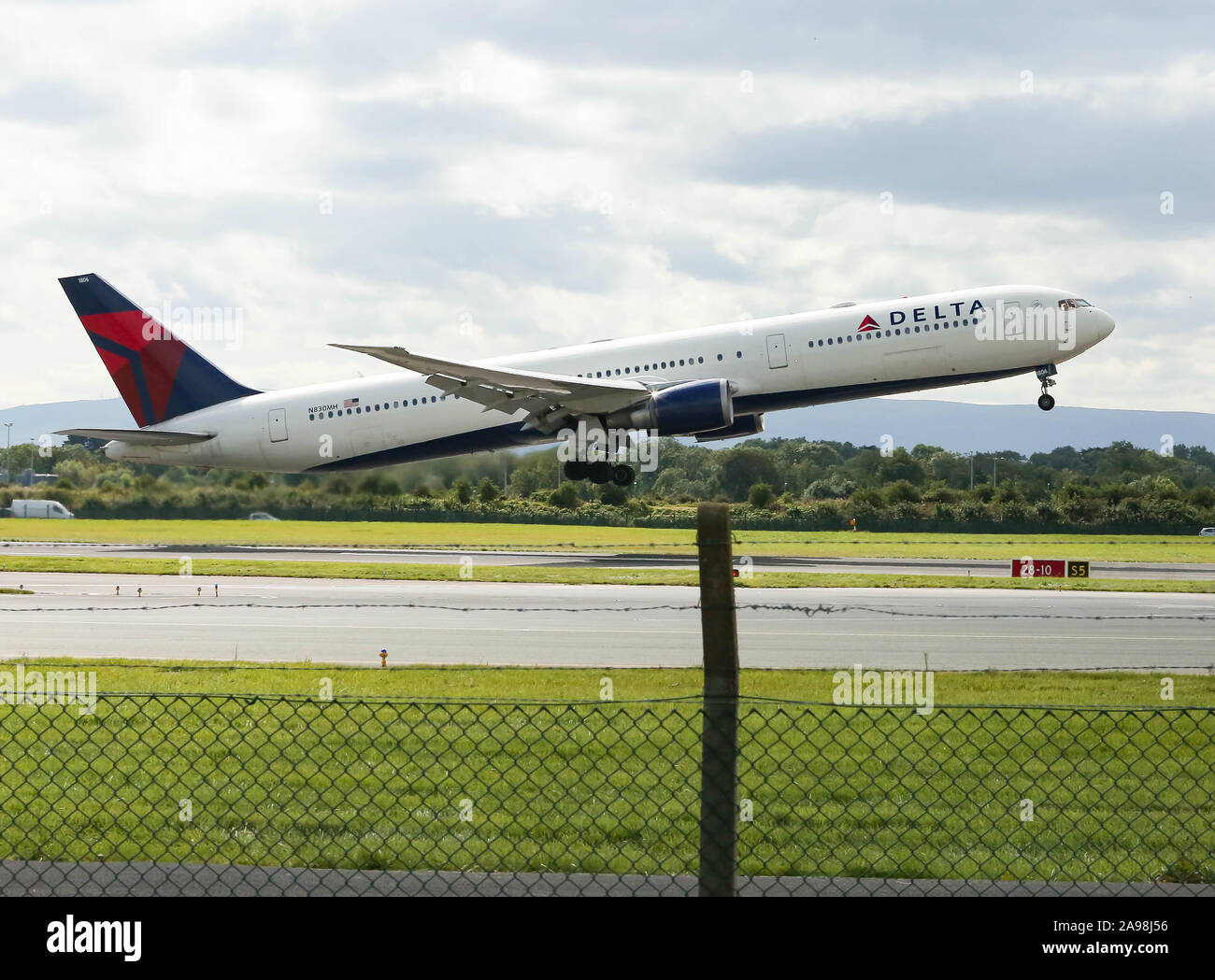 Gli sbarchi e take offs Foto Stock