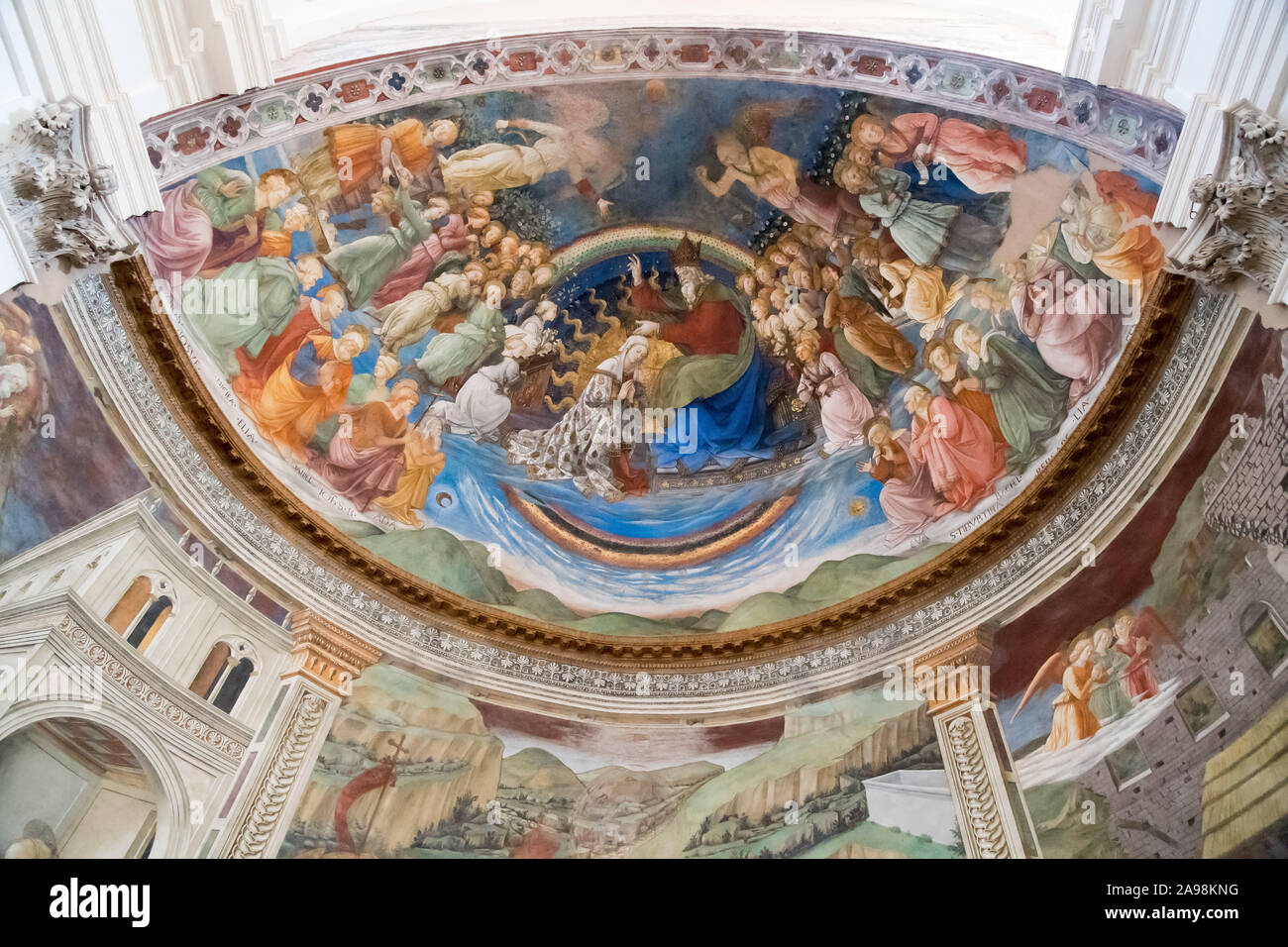 Le Storie della Vergine (scene della vita della Vergine Maria) il ciclo di affreschi di Filippo Lippi dal XV secolo nell abside della Cattedrale romanica d Foto Stock