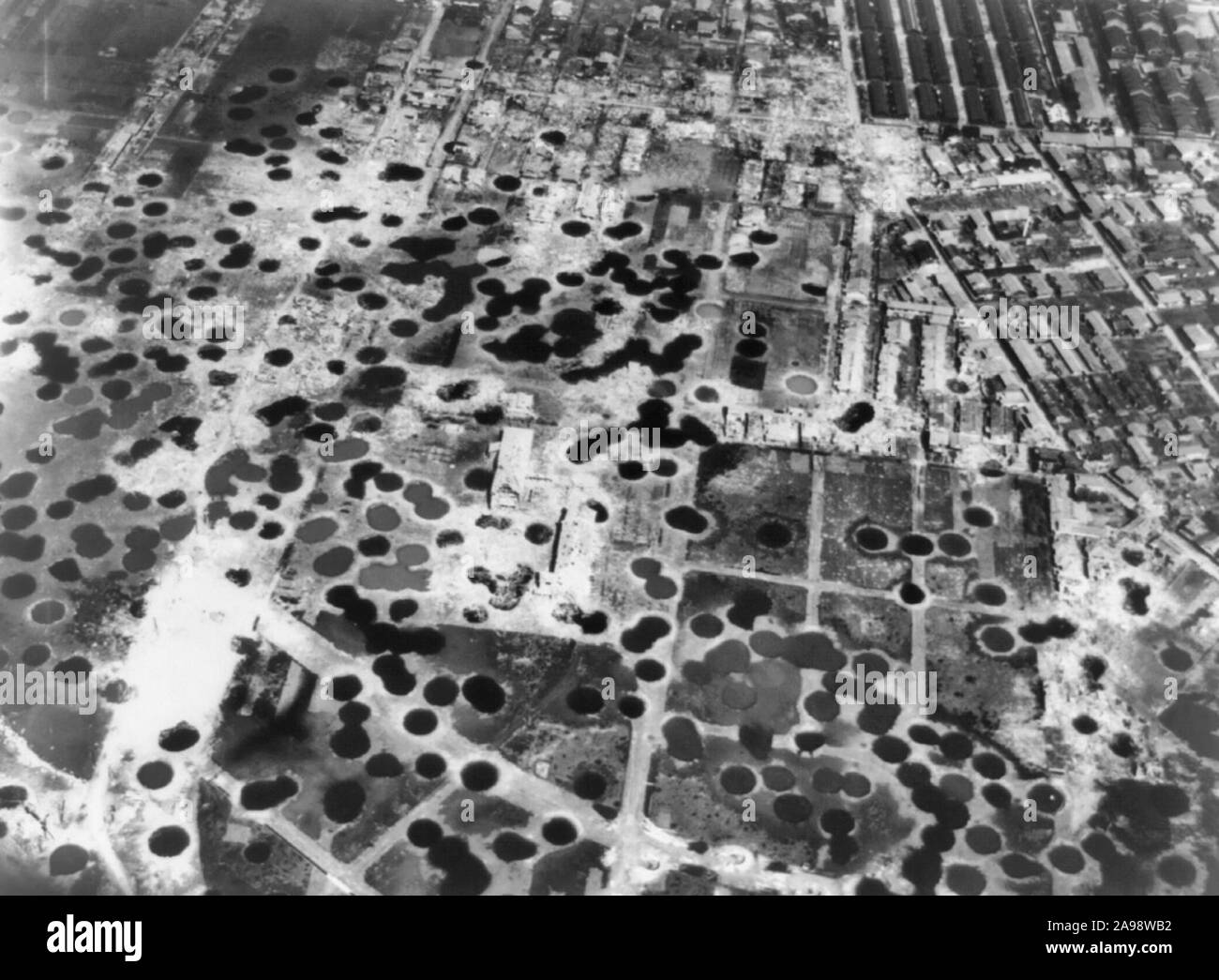 Danni della bomba a Osaka, Giappone, 1945 Foto Stock
