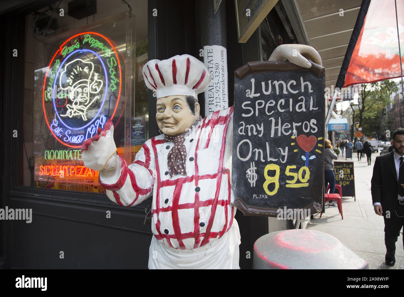 Di fronte ristorante promozione sul marciapiede nel Greenwich Village di New York. Foto Stock