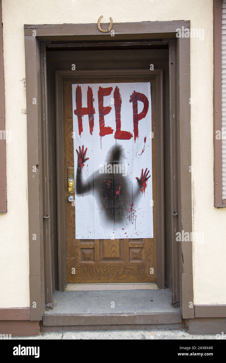 Halloween ispirata la porta a Shenanigans Bar di Brooklyn, New York. Foto Stock